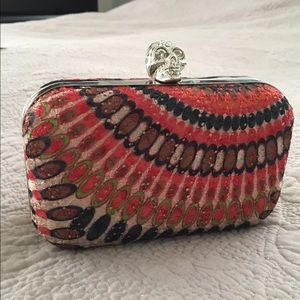 Crystal Skull Clutch - Dress in style!